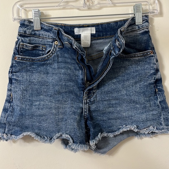 H&M High Rise Dark Wash Denim Jean Shorts - Picture 2 of 5